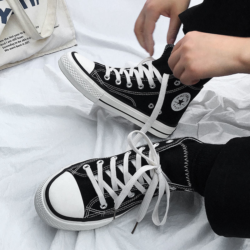 Dame højt format sneakers lavet af let og åndbart lærred med klassisk design Stilla