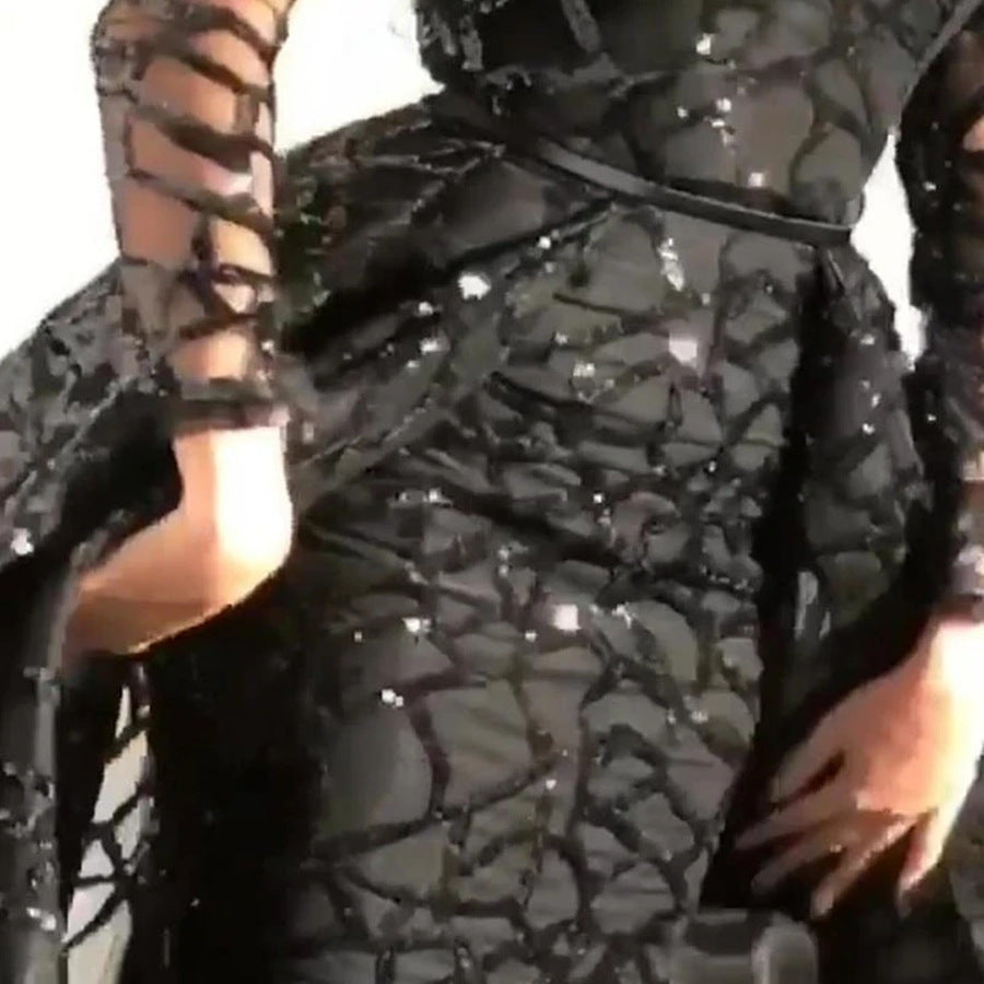 Dame Elegant aftenkjole med fin spids- og palietapplikation Stilla