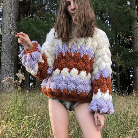 Dame grovstrikket pullover med moderne bølgemønster og voluminøse ærmer Stilla