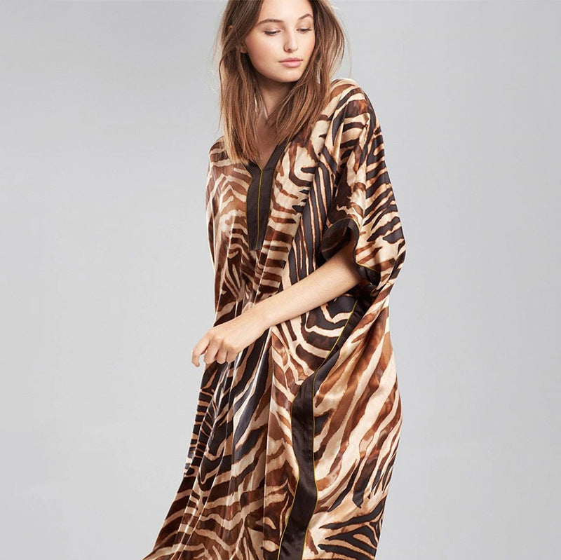 Dame afslappet kaftan med moderne dyremønster og sidelommer Stilla