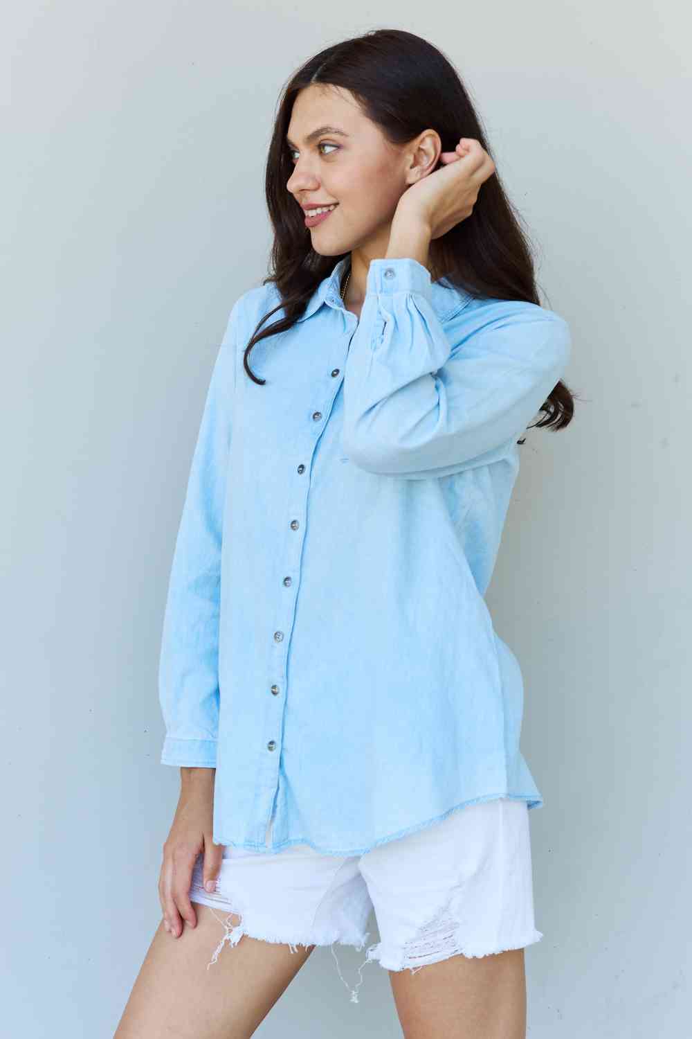 Stilla | Blue Jean Baby Denim Knappe Ned Shirt Top i Lys Blå
