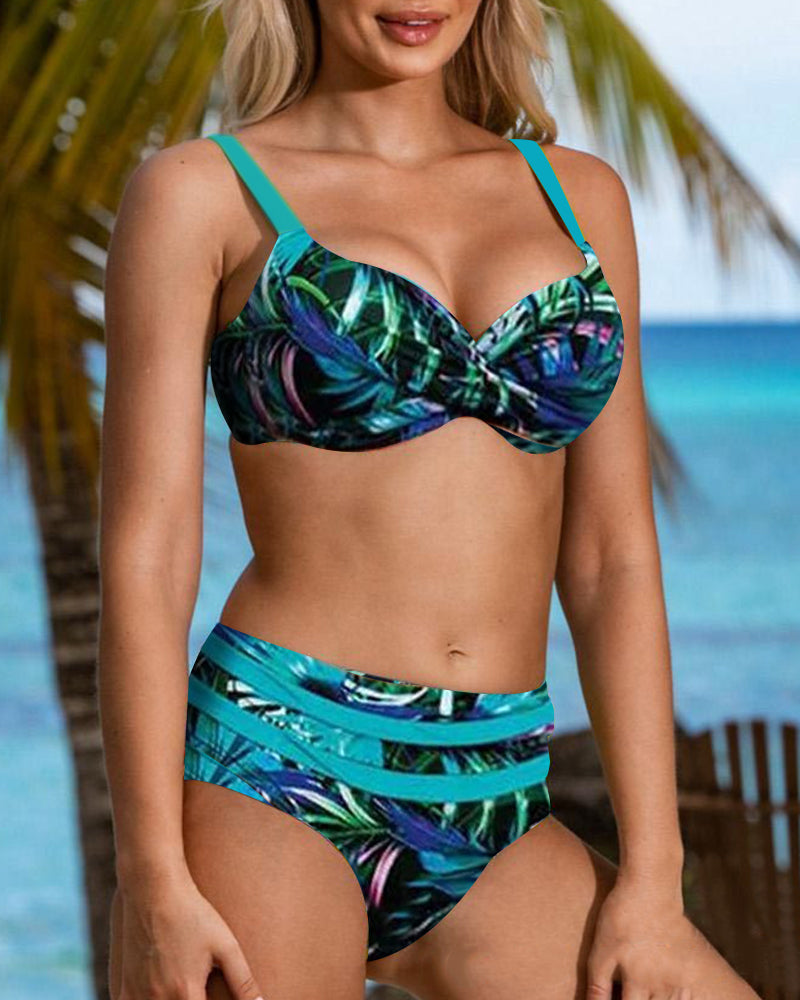 Stilla | Tætsiddende Bikini Med Bladmønster
