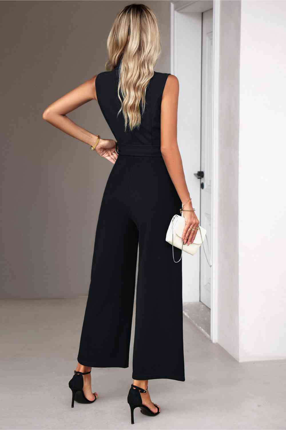 Stilla | Talje sjal krave ærmeløs jumpsuit