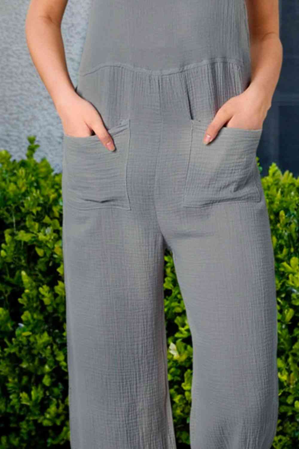 Stilla | Halterneck ærmeløs jumpsuit med lomme