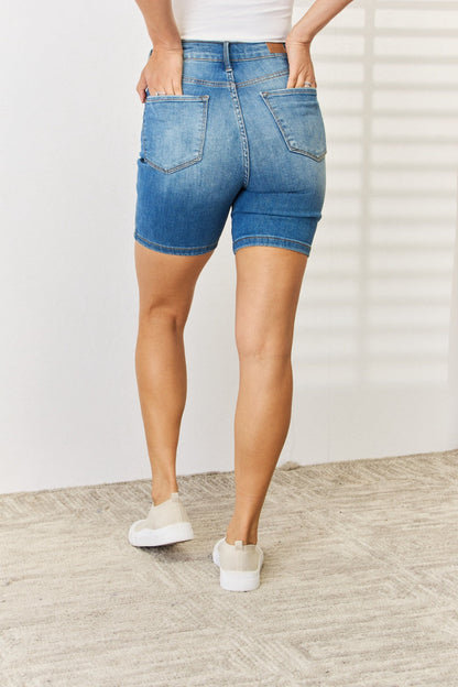 Stilla | Blå Full Size Tummy Control Double Button Bermuda Denim Shorts