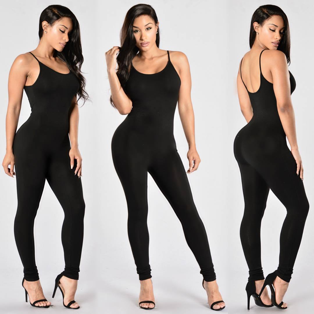 Dame komfortabel og figurformet jumpsuit med smalle stropper Stilla