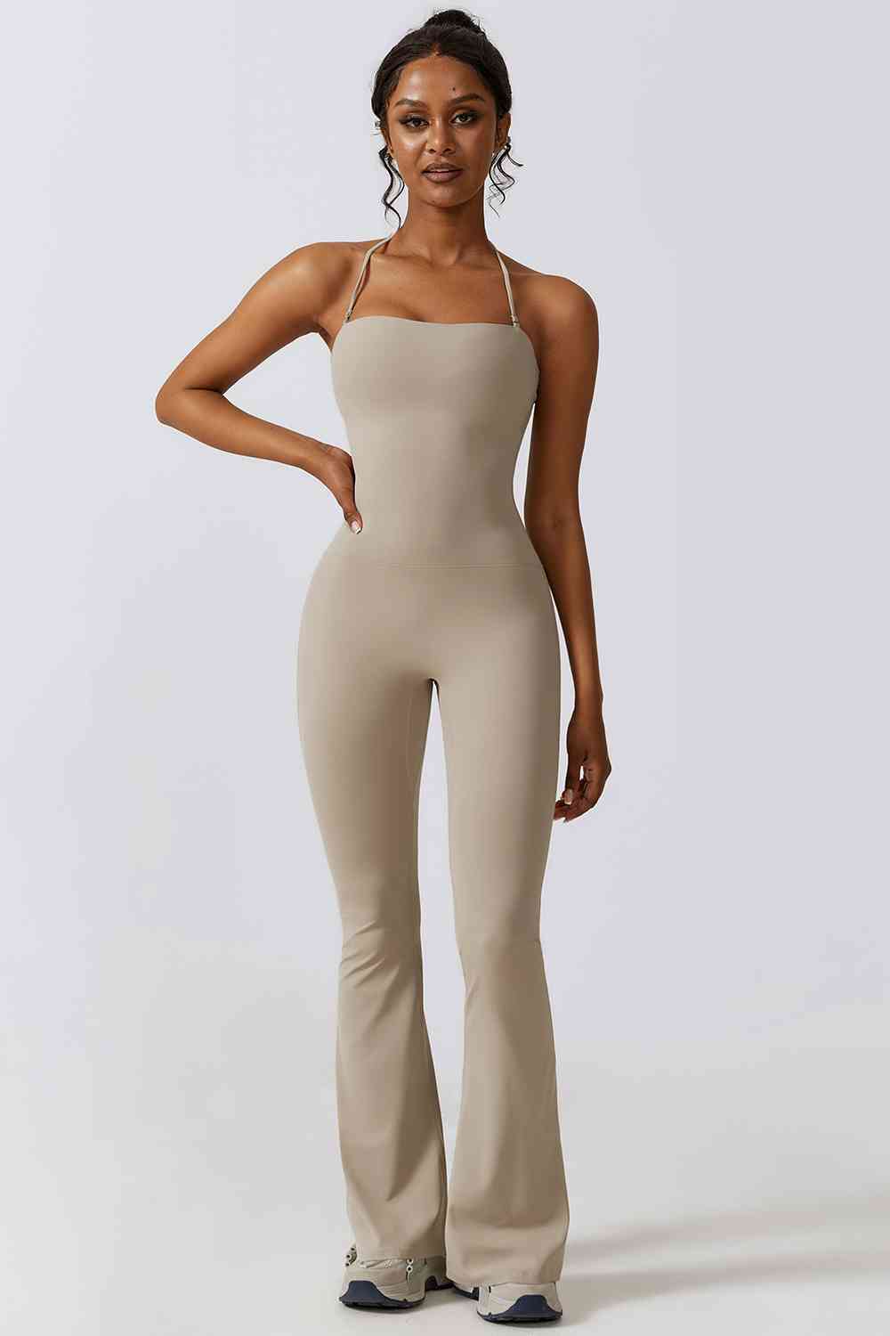 Stilla | Hals Flare Sport Jumpsuit