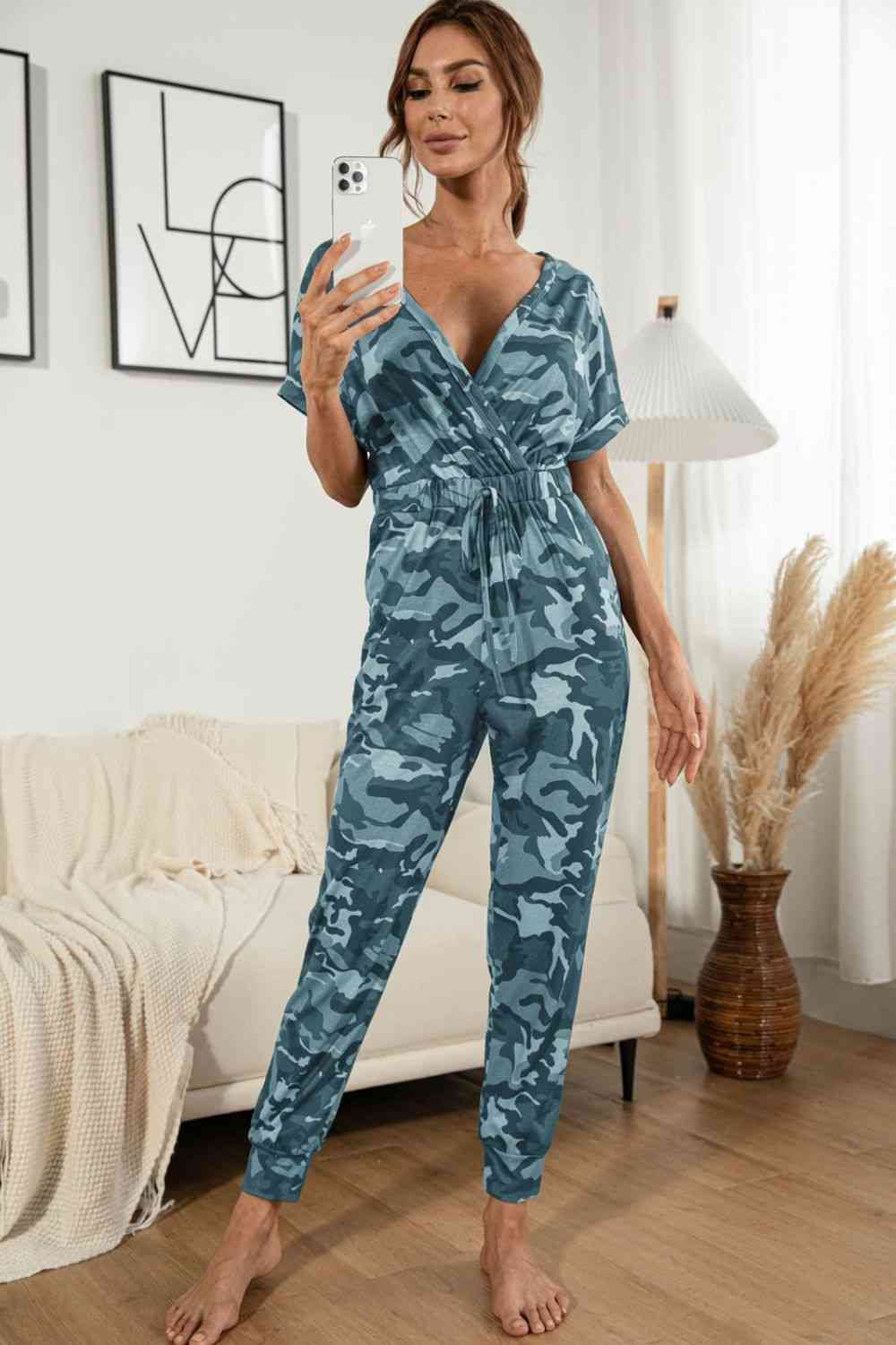 Stilla | Halsbundet Kortærmet Jumpsuit