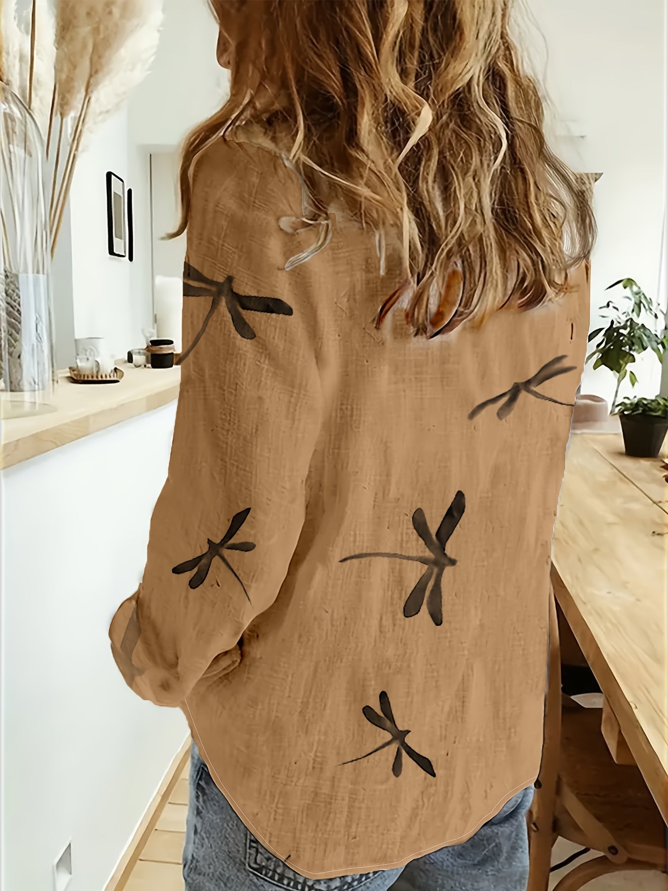 Stilla | Damebluse Med Dragonfly Print, Luftig, Med Lange Ærmer, Afslappet Stil