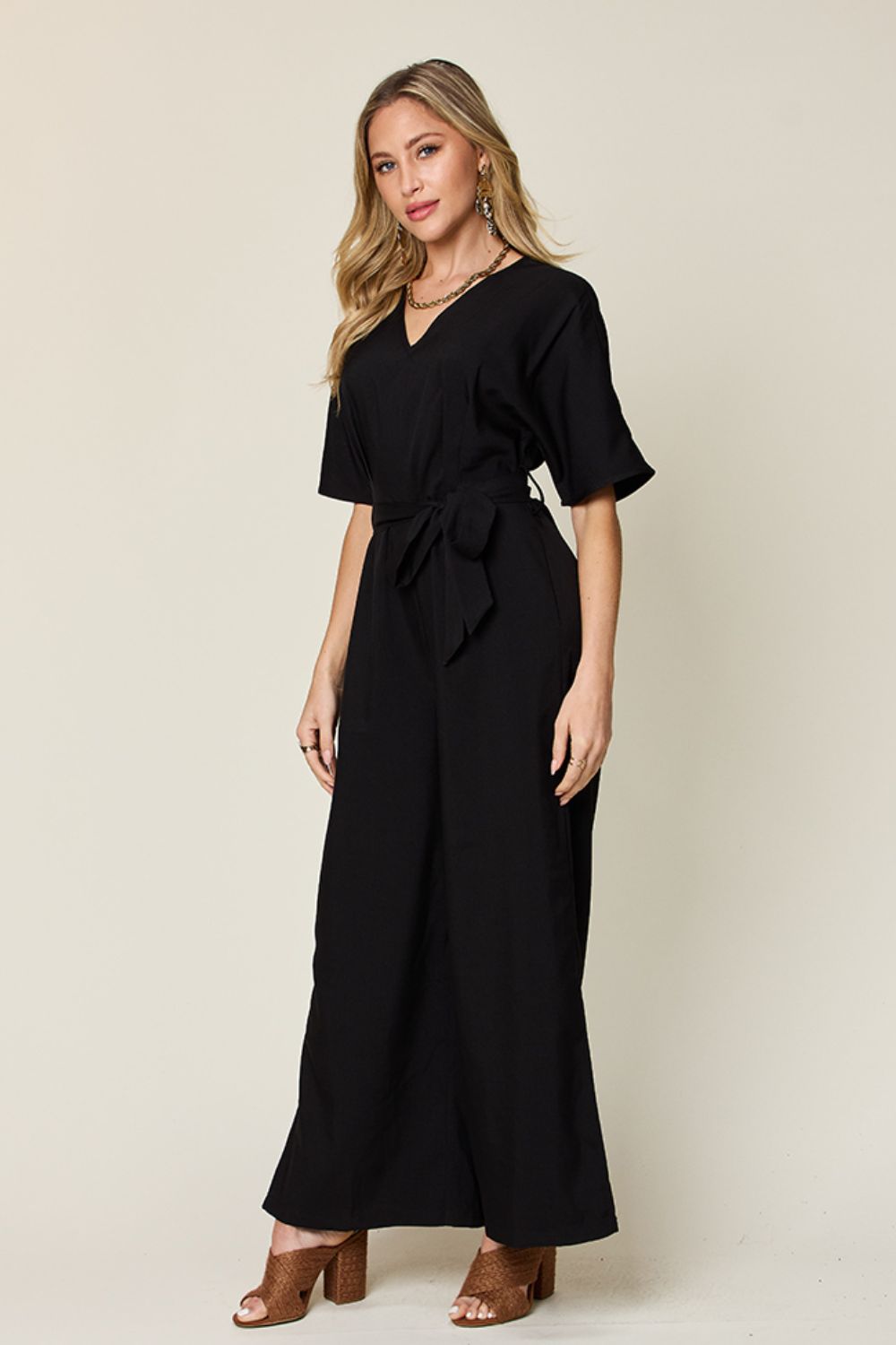 Stilla | Tag Full Size V-hals Knytte Front Korte Ærmer Flæse Jumpsuit