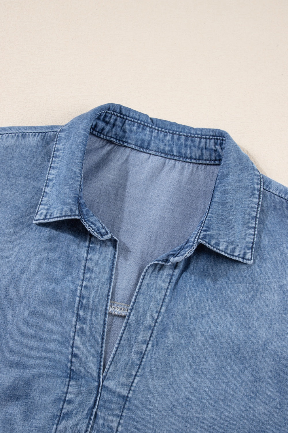 Stilla | Hem Krave Hals Korte Ærmer Denim Kjole