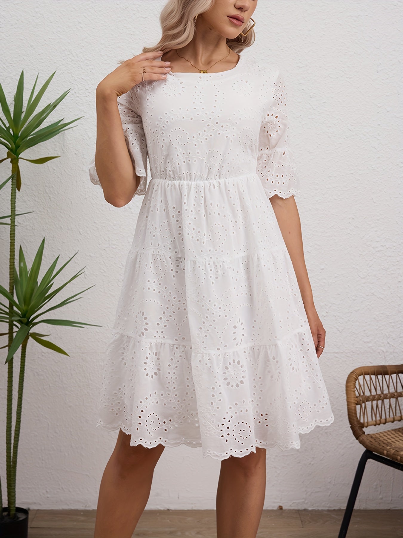 Stilla | Hvid Broderet Kjole Til Damer. Let, Sommerkjole Med Broderi På Øjnene