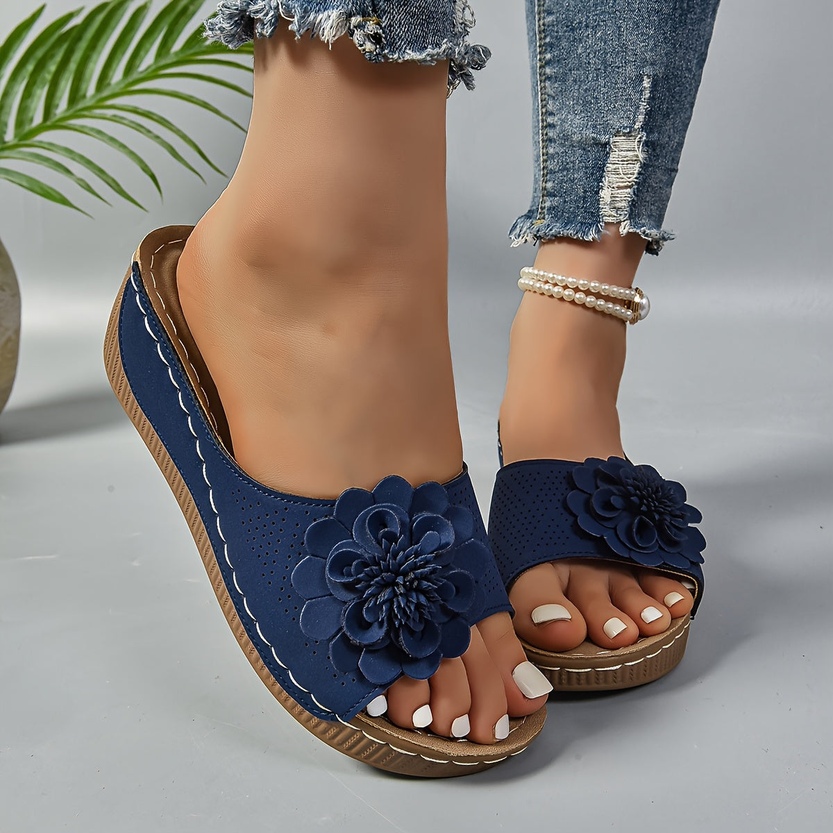 Stilla | Sandaler Med Kilehæl, Komfortable Slip on Sko Med Blomsterudsmykning
