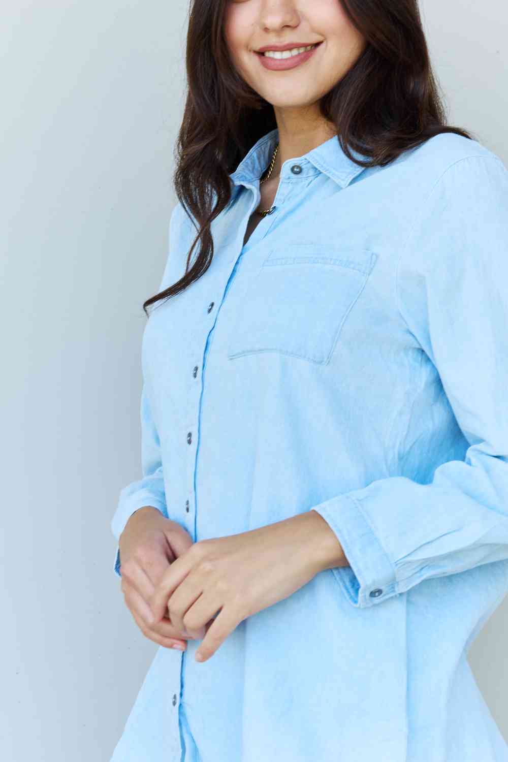 Stilla | Blue Jean Baby Denim Knappe Ned Shirt Top i Lys Blå