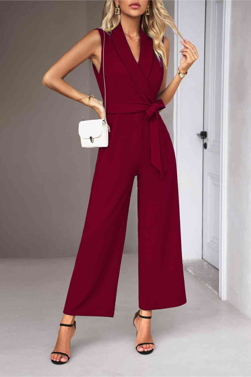 Stilla | Talje sjal krave ærmeløs jumpsuit