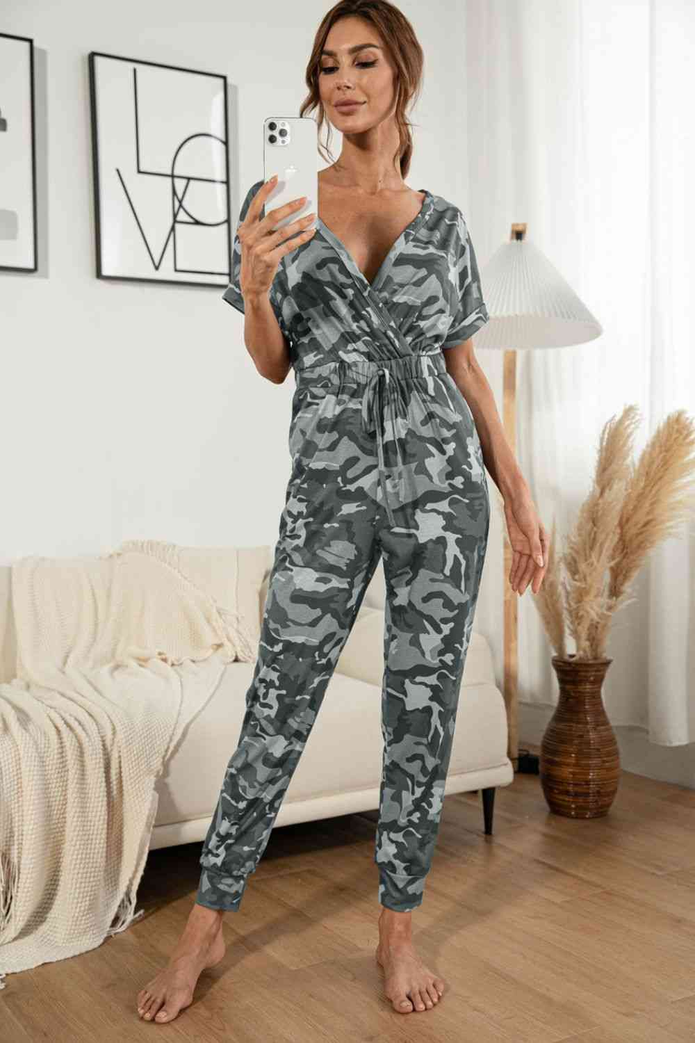 Stilla | Halsbundet Kortærmet Jumpsuit