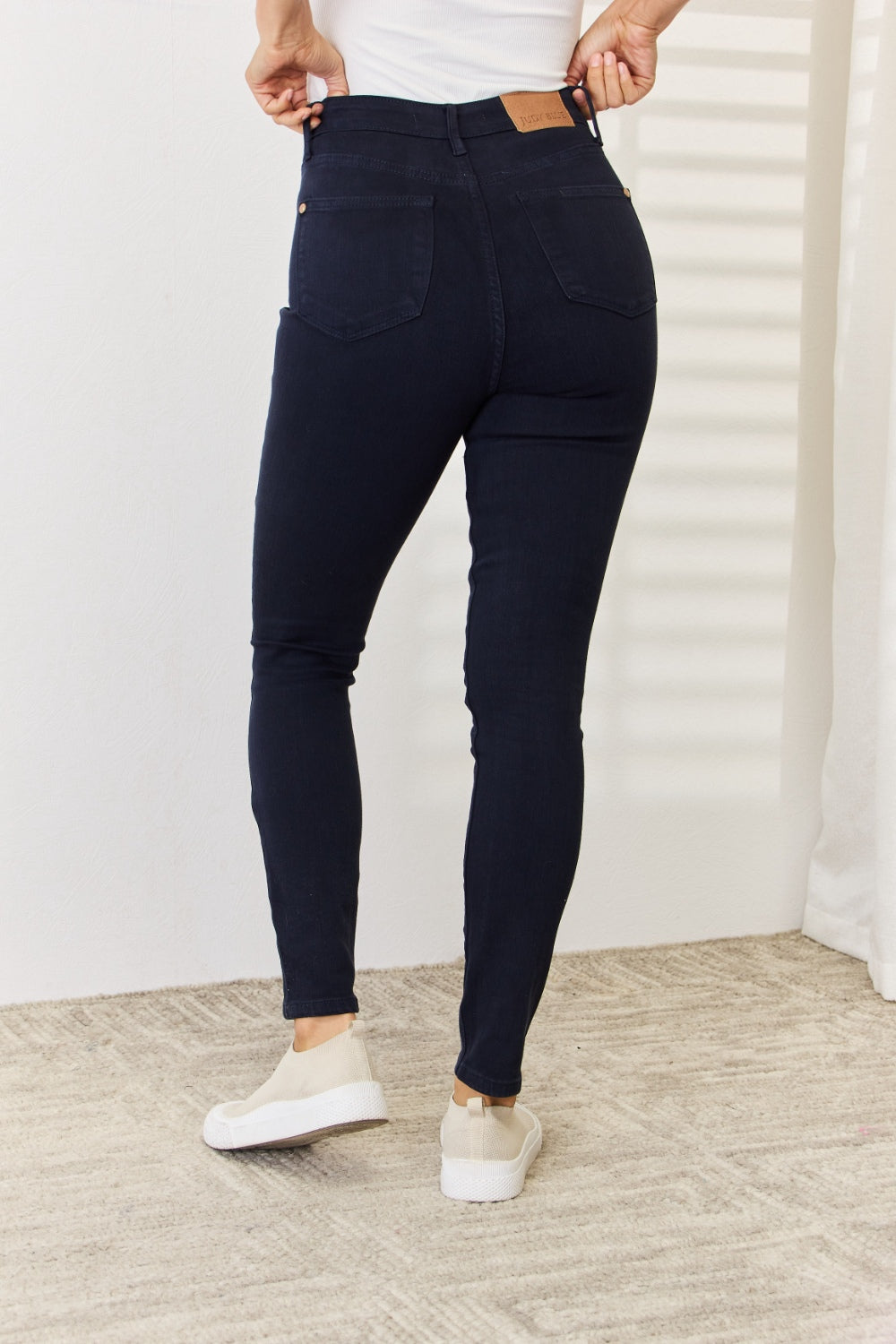 Stilla | Blå Full Size Garment Dyed Tummy Control Skinny Jeans