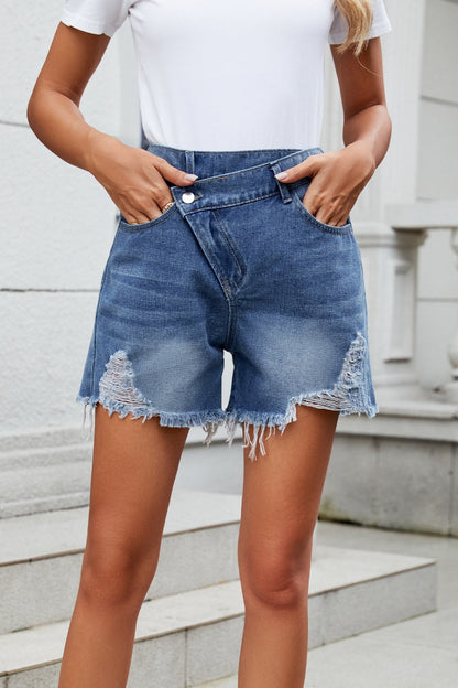 Stilla | Raw Hem Asymmetrisk Midje Denim Shorts
