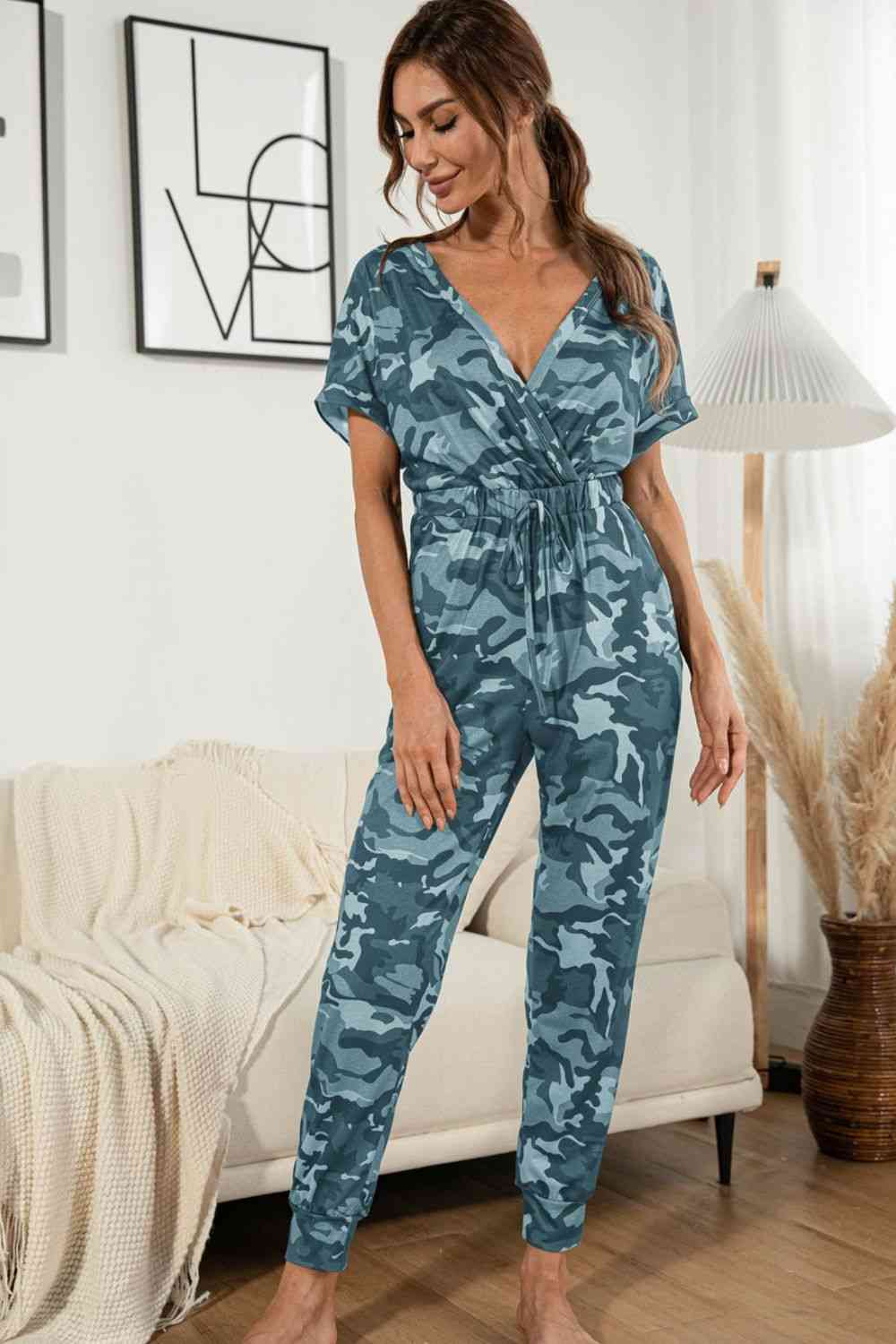 Stilla | Halsbundet Kortærmet Jumpsuit