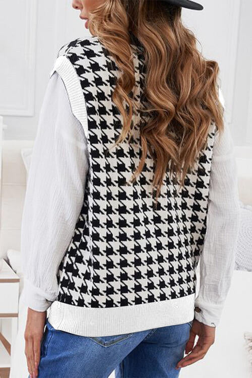 Stilla | Knap Front Sweater Vest