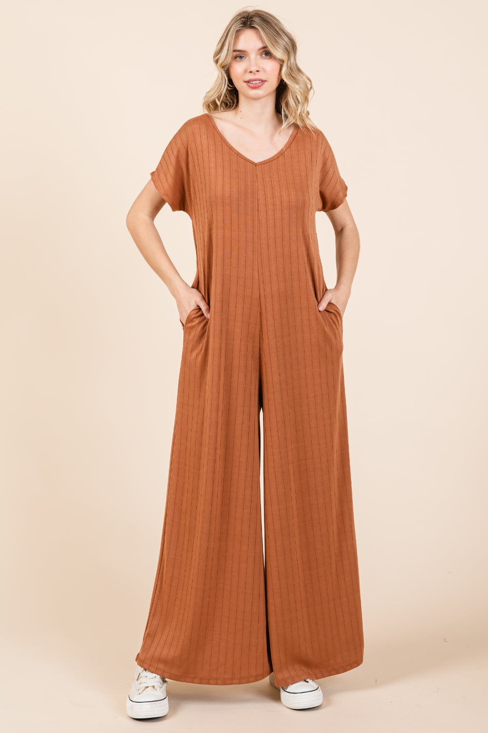 Stilla | Rillede Kortærmet Bred Ben Jumpsuit