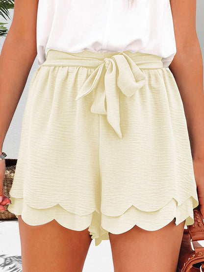 Stilla | Lagdelt Scalloped Hem Shorts