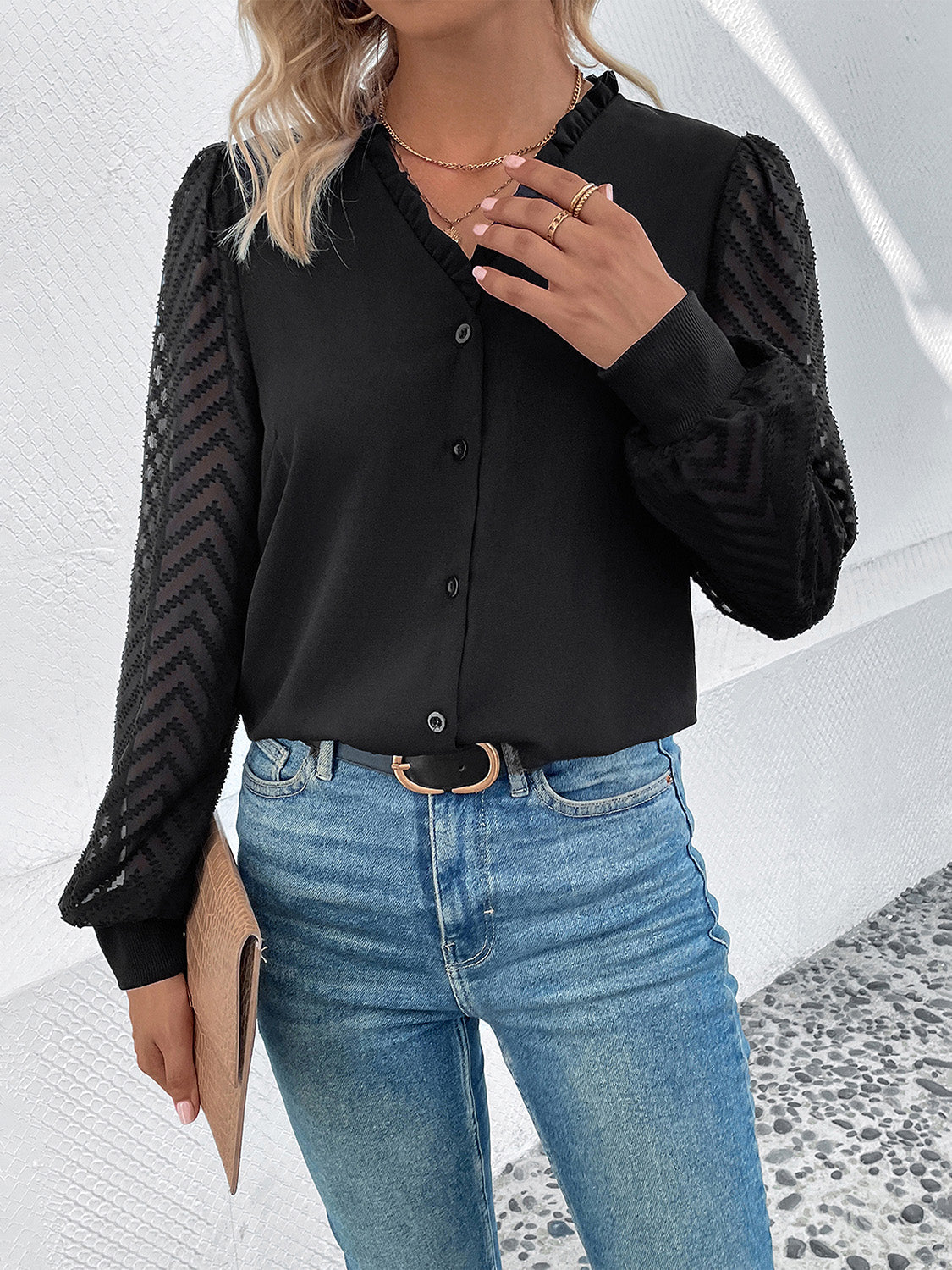 Stilla | V-hals Knap Front Bluse