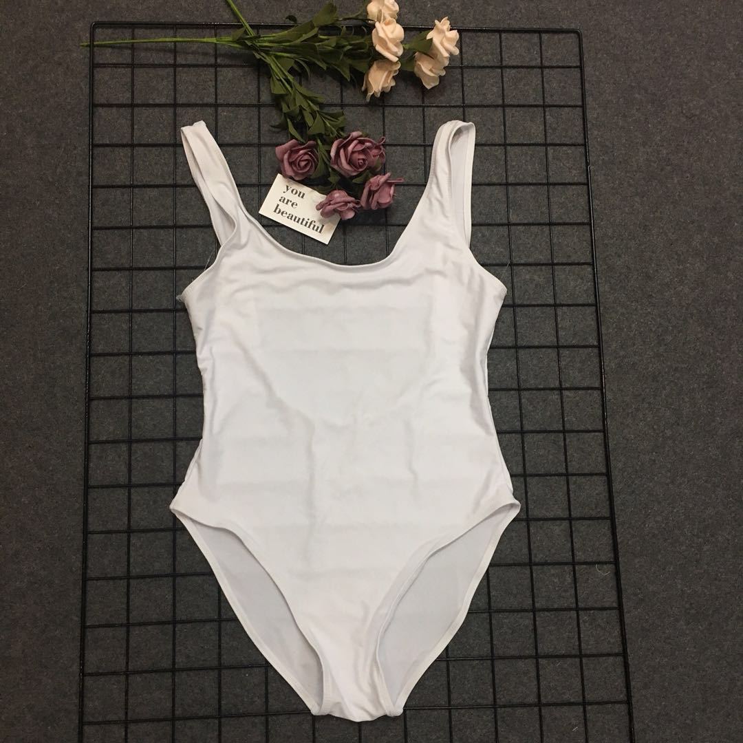 Dame elegant en-delt badedragt Stilla