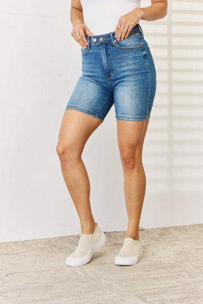 Stilla | Blå Full Size Tummy Control Double Button Bermuda Denim Shorts