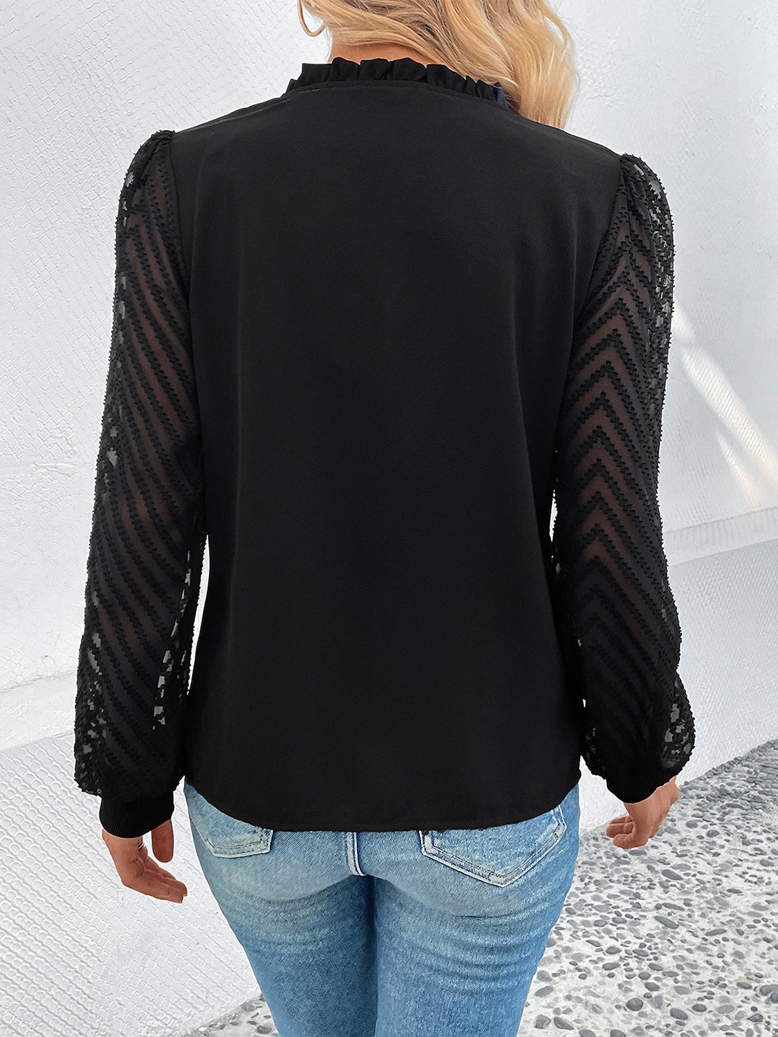 Stilla | V-hals Knap Front Bluse