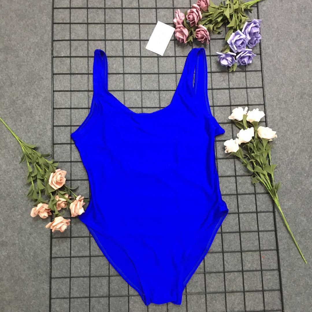 Dame elegant en-delt badedragt Stilla