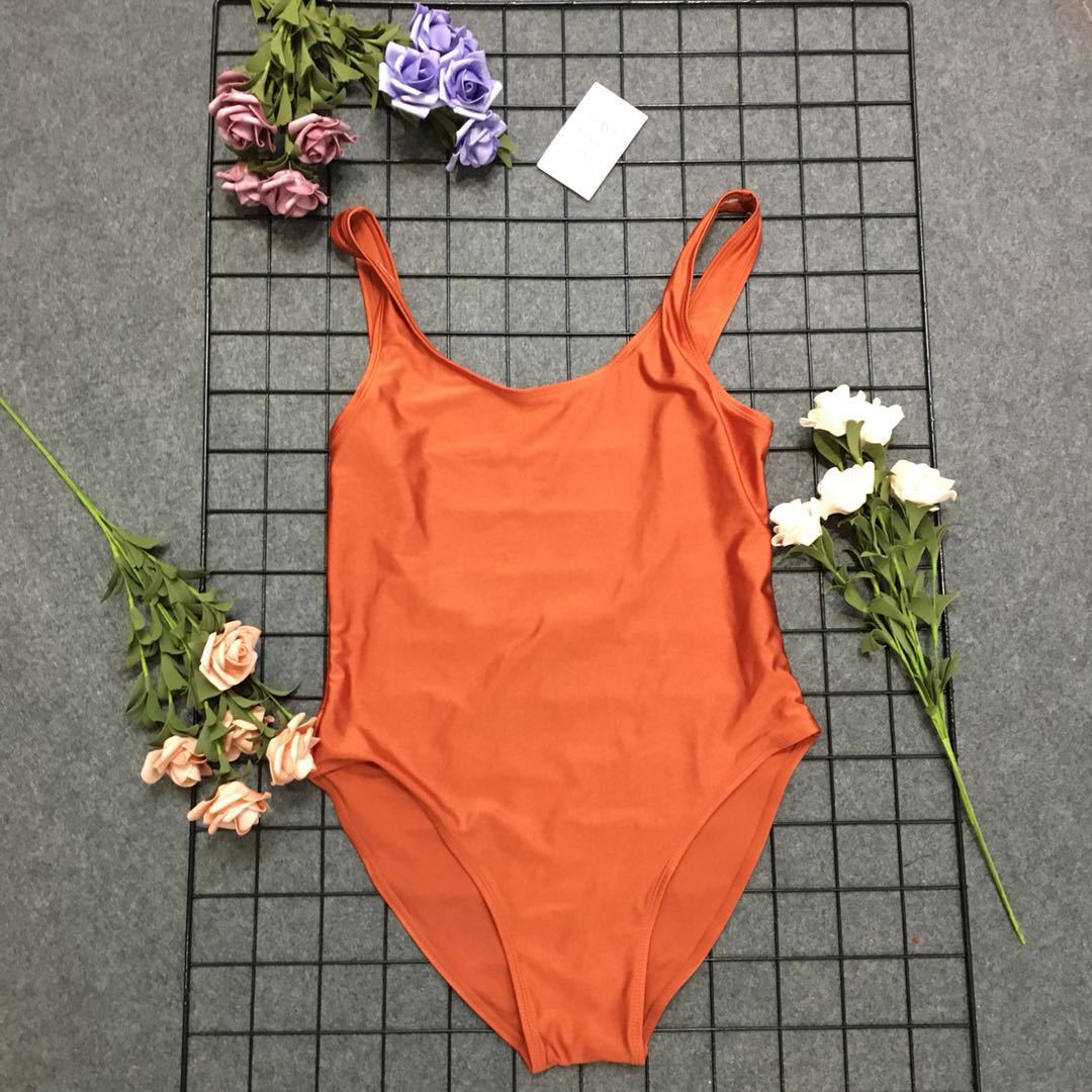 Dame elegant en-delt badedragt Stilla