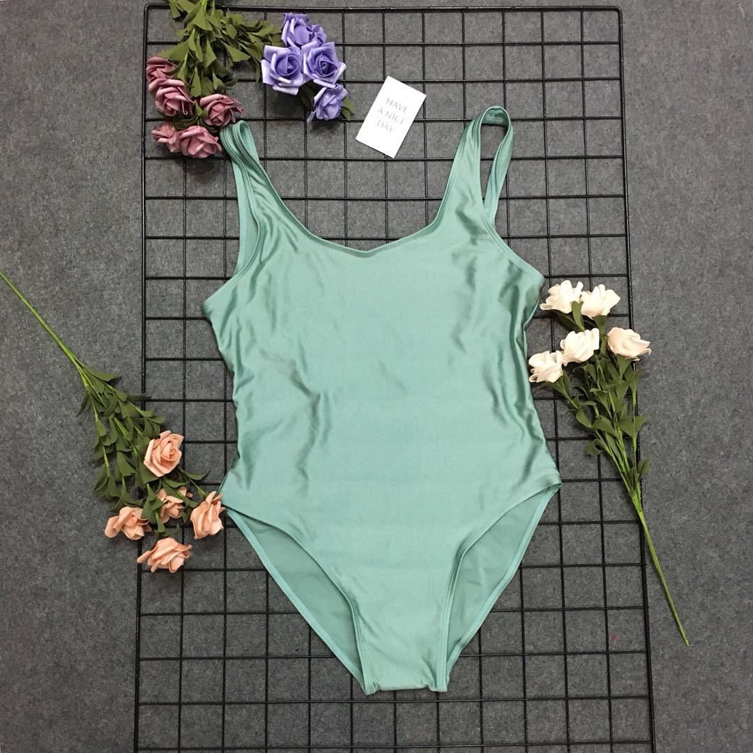 Dame elegant en-delt badedragt Stilla