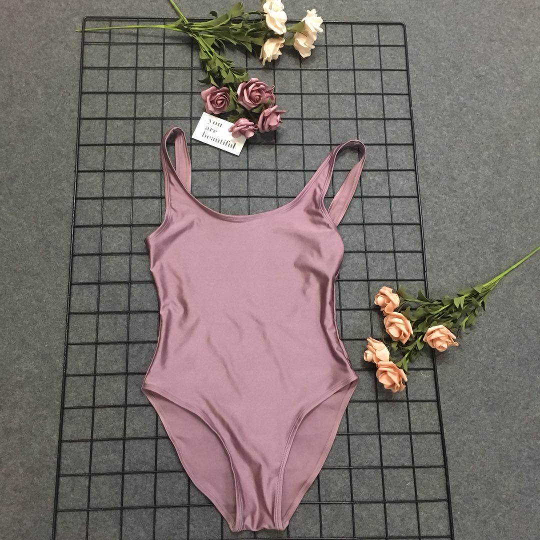 Dame elegant en-delt badedragt Stilla