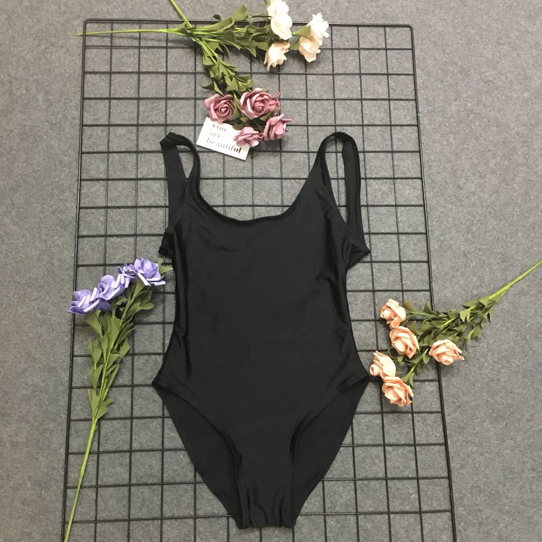 Dame elegant en-delt badedragt Stilla