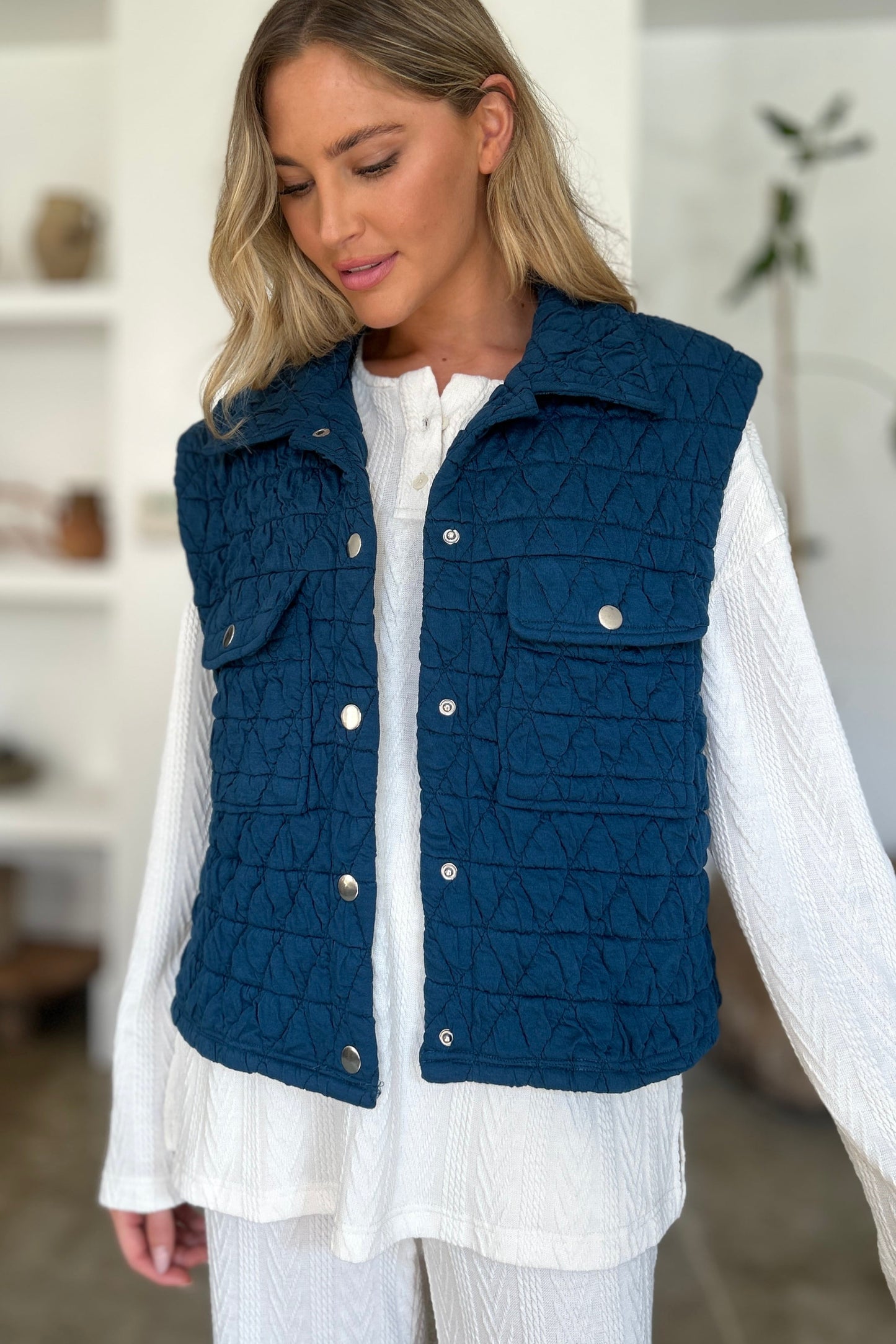 Stilla | Tag Full Size Pocketed Texture Snap Down Vest Frakke