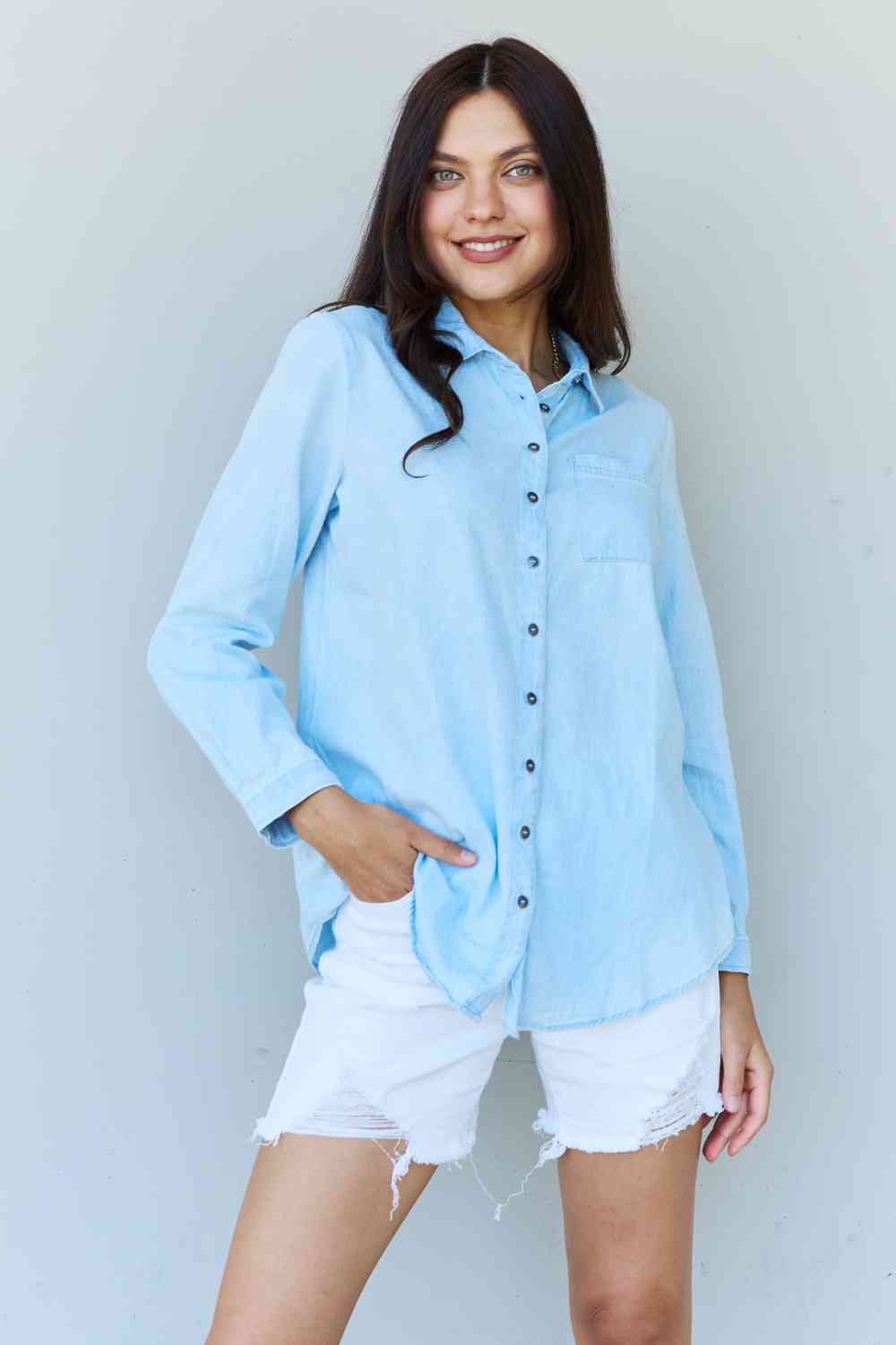 Stilla | Blue Jean Baby Denim Knappe Ned Shirt Top i Lys Blå