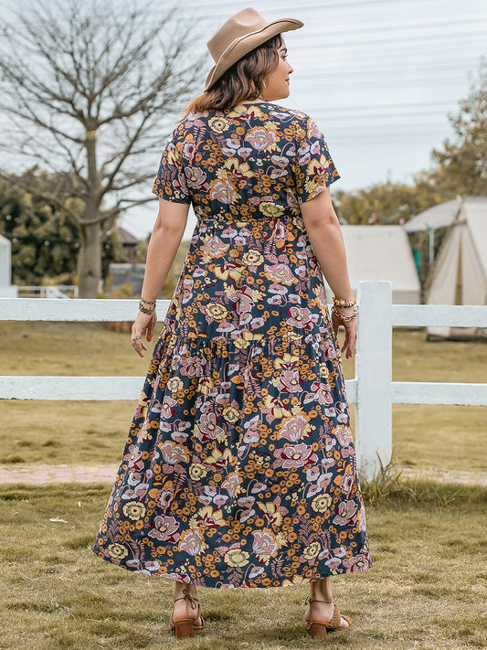 Stilla | Plus Size Bundet Trykt Korte Ærmer Midi Kjole