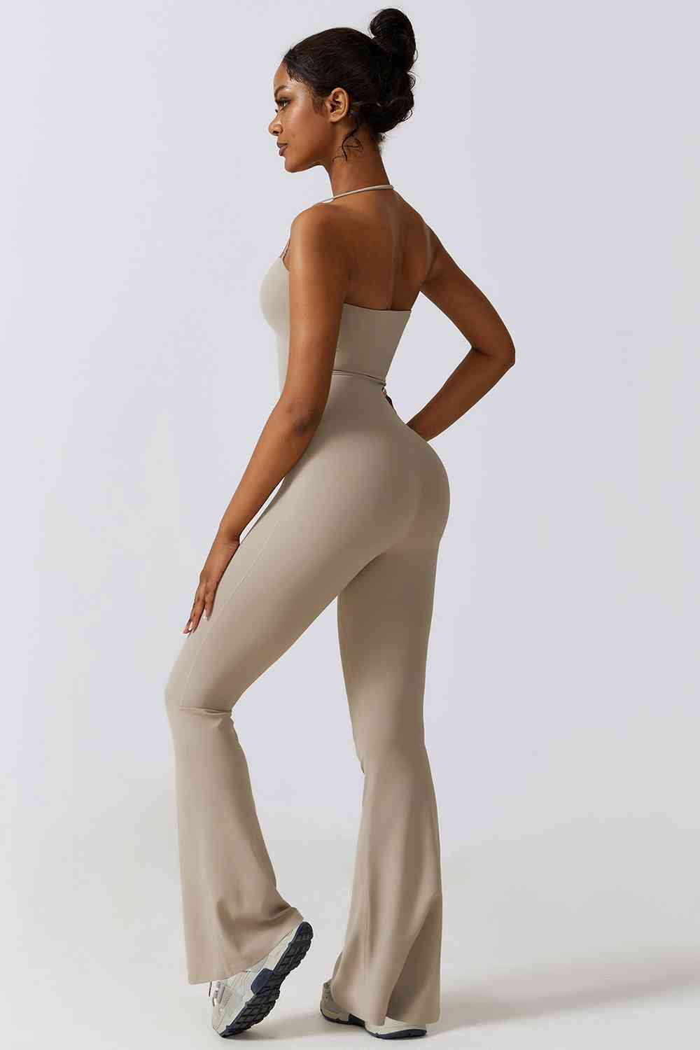 Stilla | Hals Flare Sport Jumpsuit