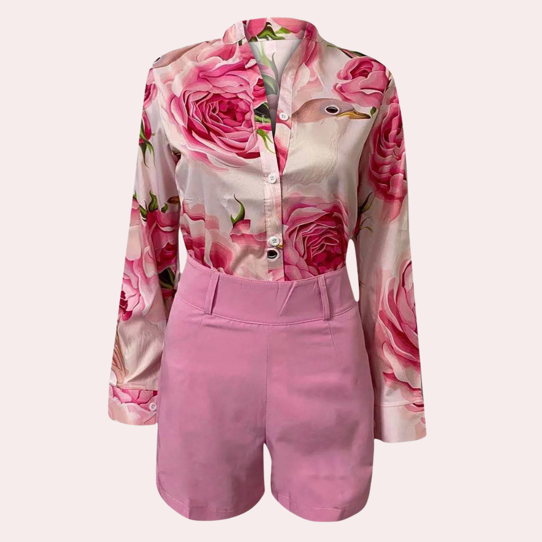 Stilla | Elegant Sommer Sæt Med En Bluse Og Et Cool Shorts