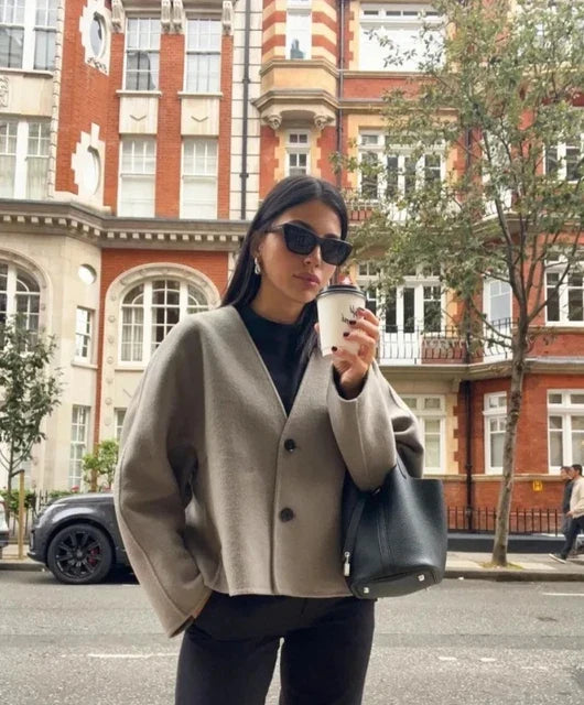 Stilla |Elegant Blazer med Enkeltknapper og V-udskæring