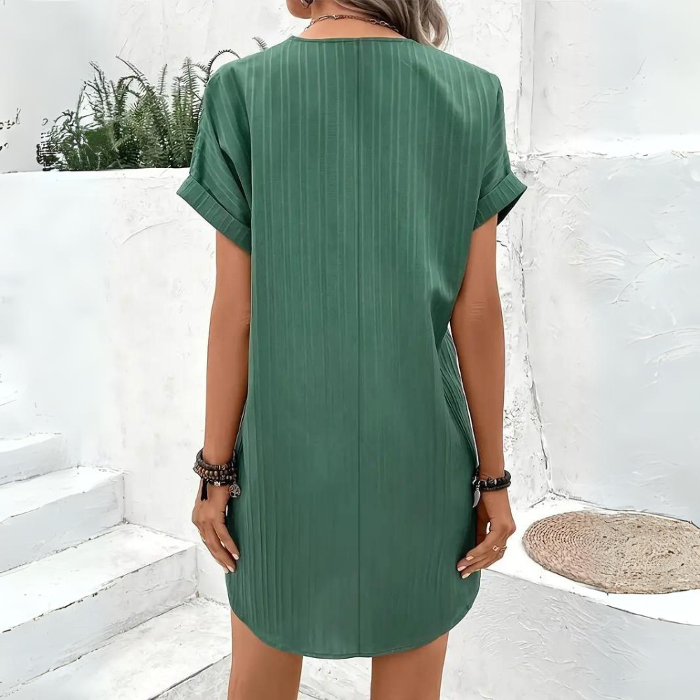 Stilla | Sommerkjole med V-hals Design