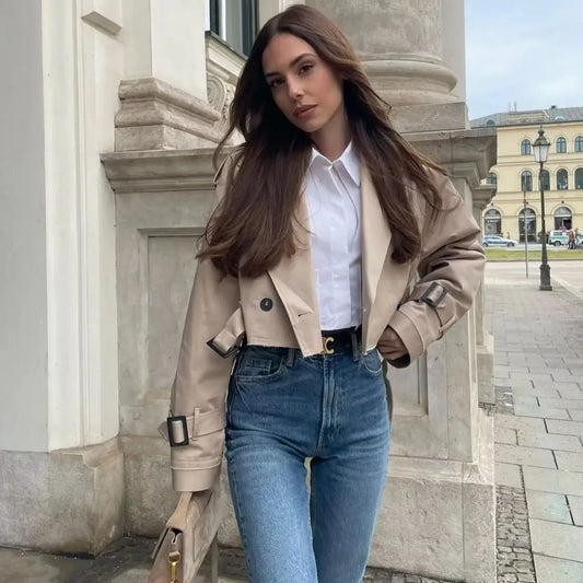 Stilla | Modetøj Lækkert Kort Trenchcoat