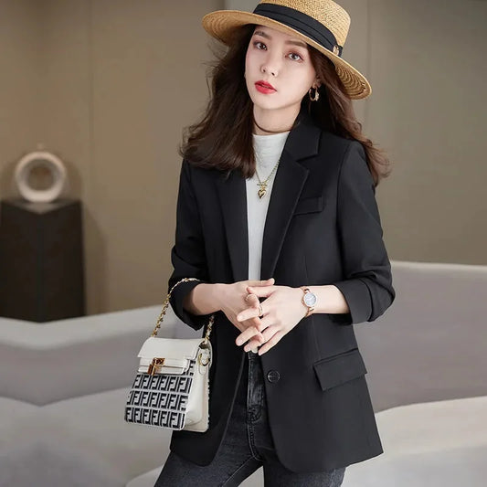Stilla | Dame Blazer Slim Fit Med Enkel Knaplukning Til Casual og Kontoroutfits