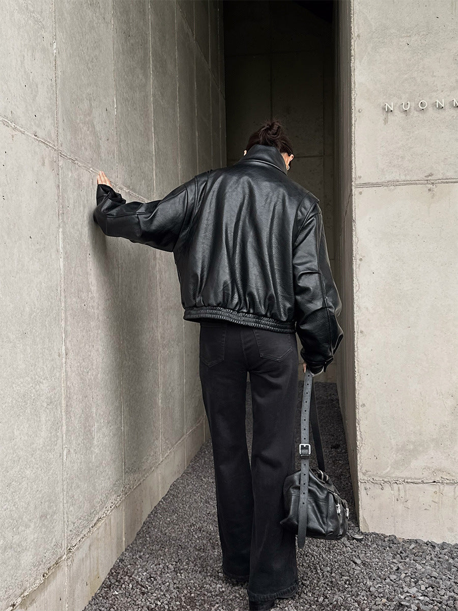 Dame afslappet kunstlæderjakke med høj krave og et moderne snit Stilla