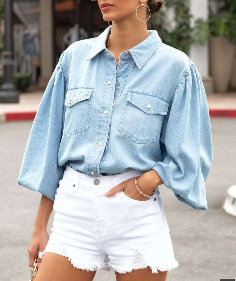 Dame afslappet jeansskjorte med ballonformede ærmer og brystlommer Stilla