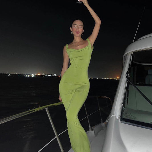 Dame Elegant aftenkjole med dyb rygudskæring og tætsiddende snit Stilla