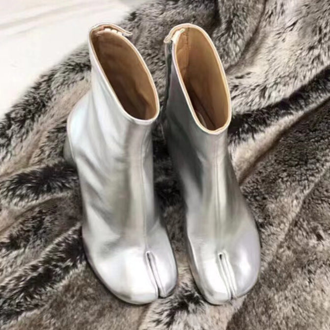 Femme Metallic-ankelstøvler med unikt split-fods-design Stilla