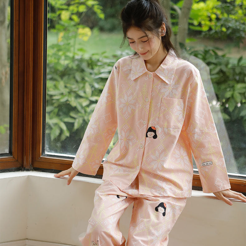 Dame afslappende pyjamassæt med kreativt dyremotiv og komfortable detaljer Stilla