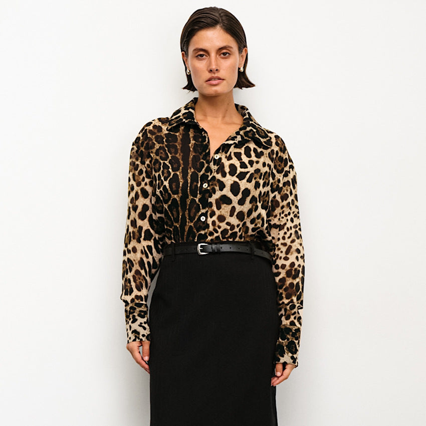 Dame dyreprint bluse med elegante knapper og moderne snit Stilla